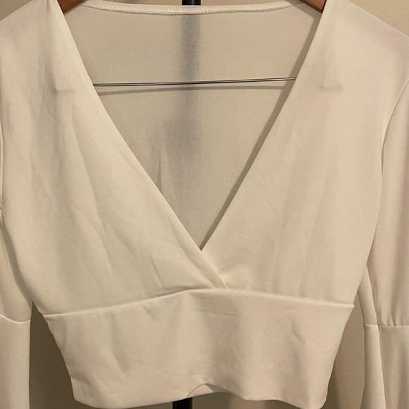 Bell sleeve crop top - Picture 3 of 5